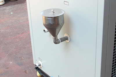 用户需做好工业冷水机冷却水塔的清洁工作